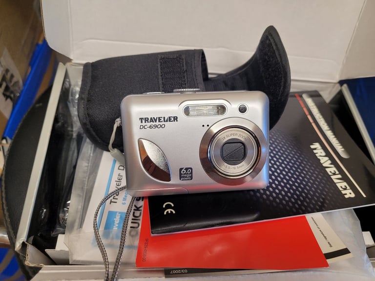 Traveler DC-6900 Digital Camera 