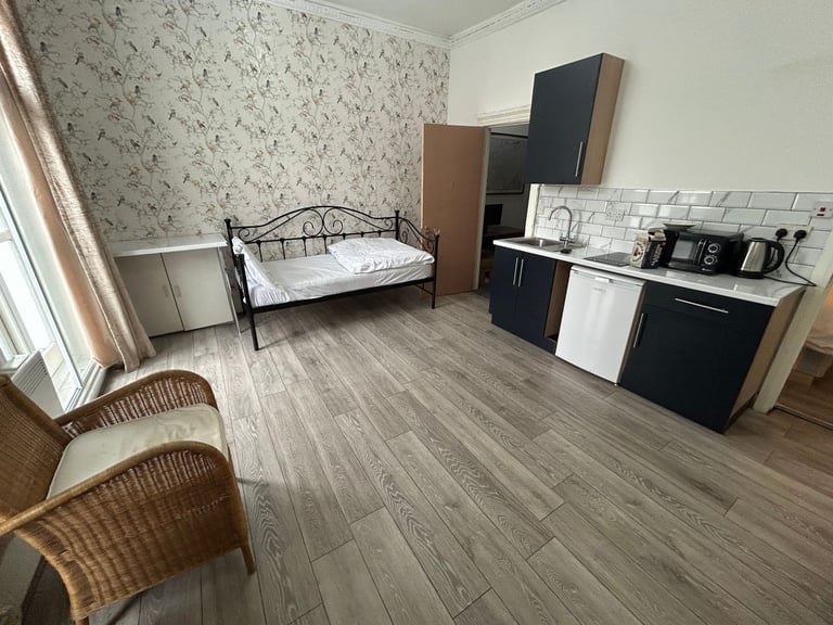 1 Bedroom Flat to Rent in Goldhawk Road W12 8QQ (Shepherd's Bush)