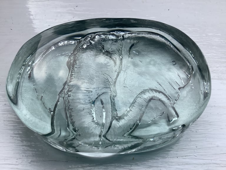 SOLID GLASS ELEPHANT HEAD PAPER WEIGHT