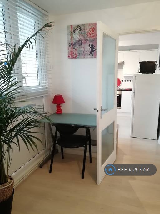 1 bedroom flat in Tregunter Road, London, SW10 (1 bed) (#2675161)