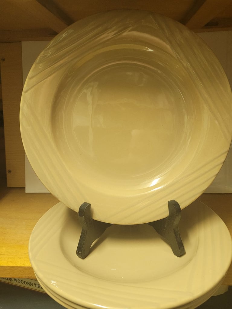 SET OF 4 POOLE POTTERY PLATES 23CM EXCELLENT  CONDITION  2 SETS OF 4 AVAILABLE (L)