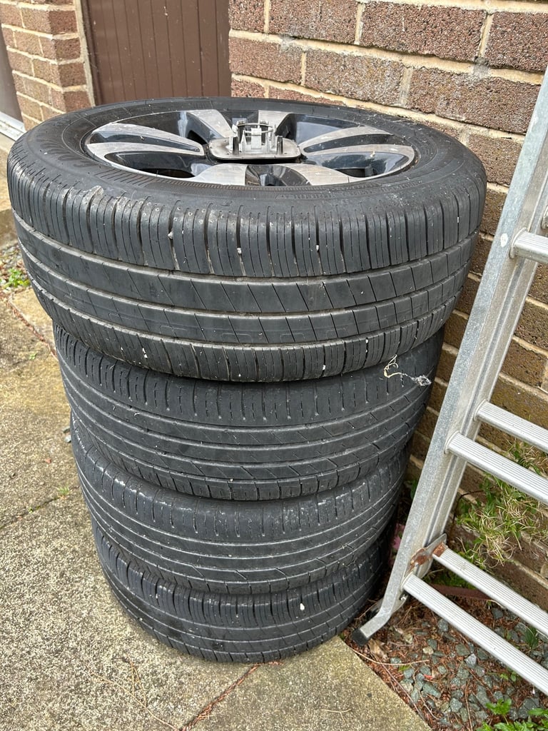 image for Citroen c3 alloy wheels and tyres 
