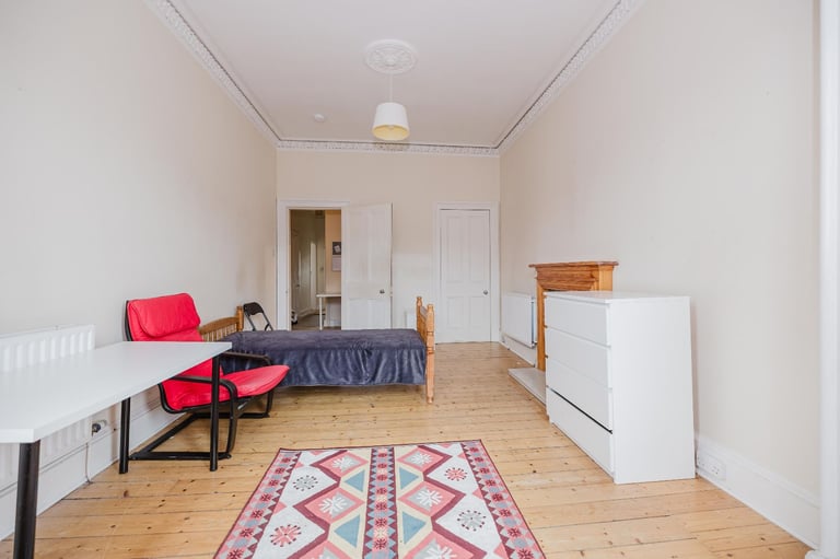 image for Very spacious, top floor, 3 bedroom, HMO flat - available soon