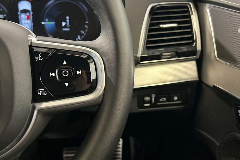2021 Volvo XC90 Recharge R-Design, T8 AWD plug-in hybrid, 7 Seats ESTATE Petrol/Electric Hybrid A...