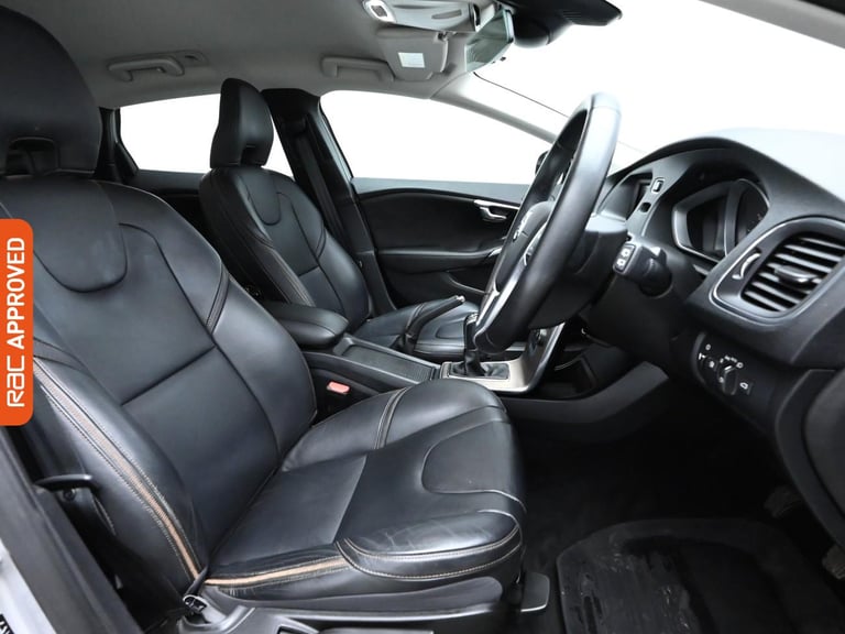 2016 Volvo V40 Cross Country 2.0 D2 Lux Hatchback 5dr Diesel Manual Euro 6 (s/s) (120 ps) Hatchba...