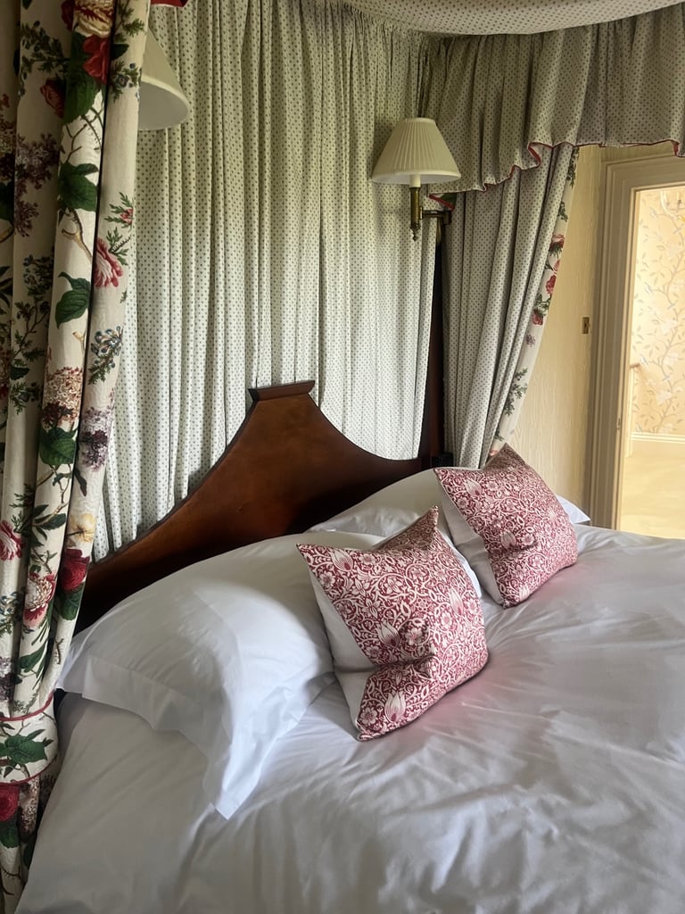 King-size four-poster bed