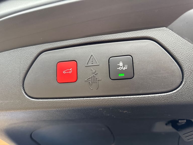 2023 Vauxhall Grandland Grandland 1.2 Turbo 130ps Ultimate Hatchback Petrol Manual