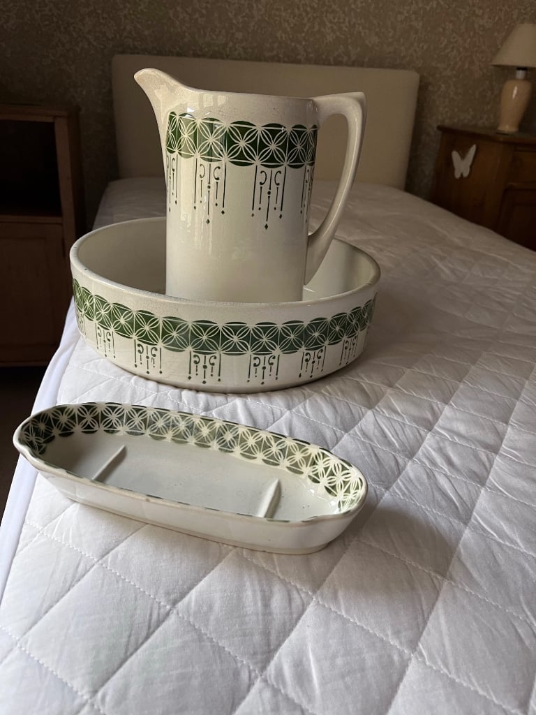Vintage French wash bowl and jug set