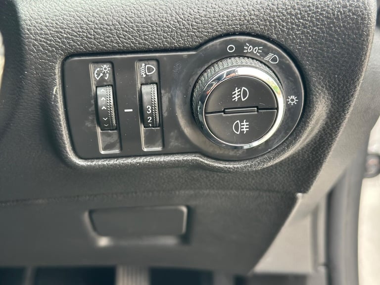 2015 Vauxhall Astra 1.6i SRi Euro 6 5dr HATCHBACK Petrol Manual