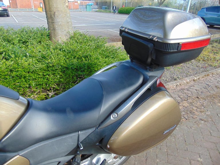 Honda NT700 VA DEAUVILLE, 2006 MODEL SHAFT DRIVE TOURER WITH PANNIERS AND BOX