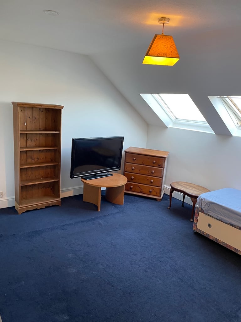 Saltaire Bedsit 1 person all bills Inc own shower  