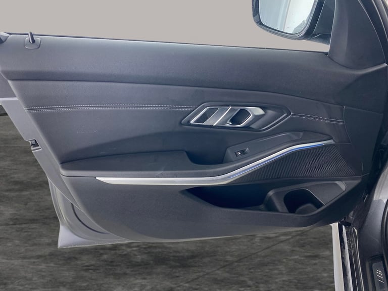 2021 BMW 3 Series 2.0 330e 12kWh M Sport Touring 5dr Petrol Plug-in Hybrid Auto Euro 6 (s/s)  Est...