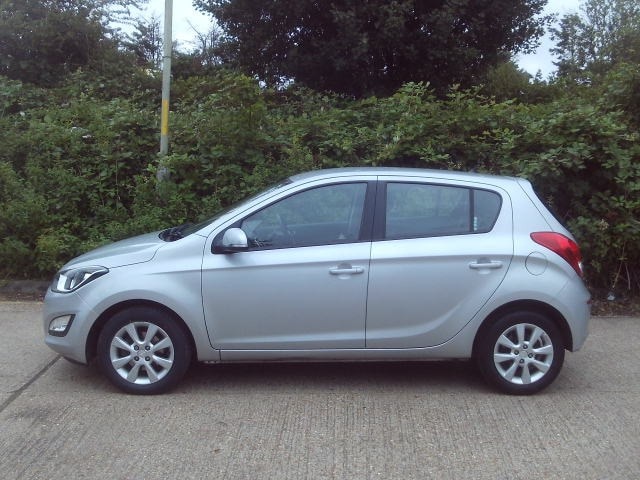 2014 Hyundai i20 1.4 Active 5dr Auto Silver 16k Miles Years MOT Warranty HATCHBACK Petrol Automatic