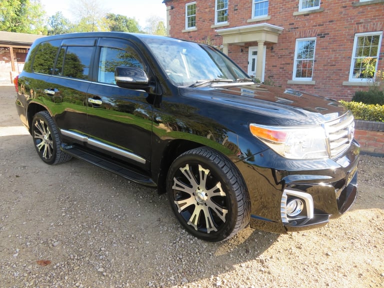 image for 2014 Toyota Landcruiser Amazon 4.6 ZX V8 PETROL WALD BODY KIT  8 SEATER 4x4 Petrol Automatic