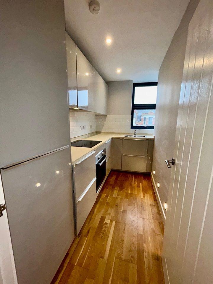 R2SA Modern 1 Bed Flat in Thornton Heath CR7