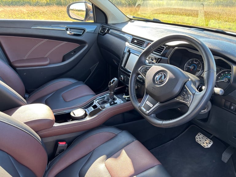 2022 DFSK Glory 580 Seven Seater Automatic Petrol   PETROL Automatic