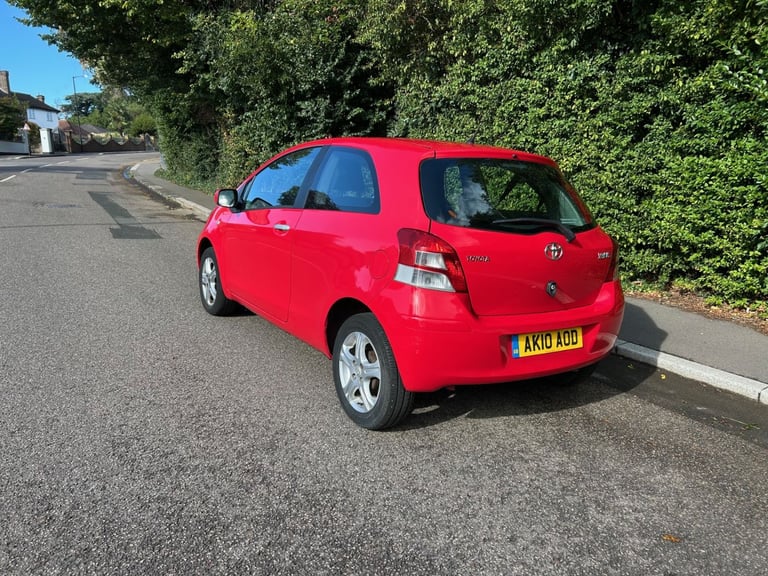 TOYOTA YARIS 1.0cc 2010 £35 A YEAR ROAD TAX !! DRIVES WITH NO FAULTS !! LONG MOT !! VGC !!