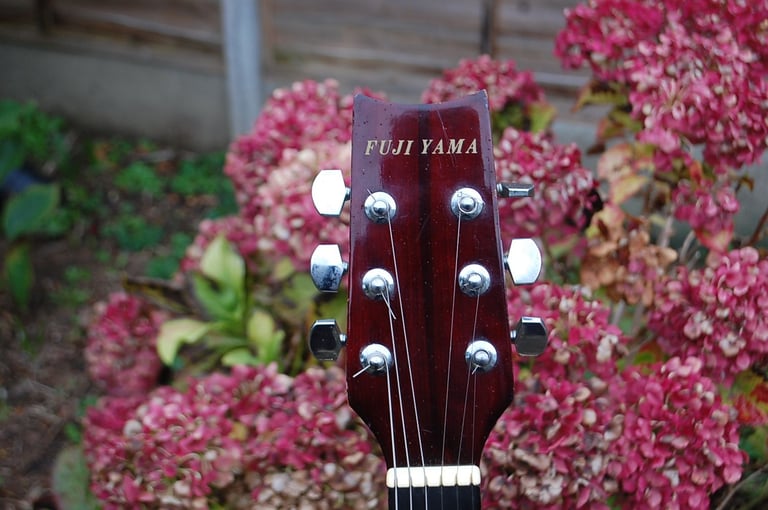 NEW FUJI YAMA ACOUSTIC GUITAR