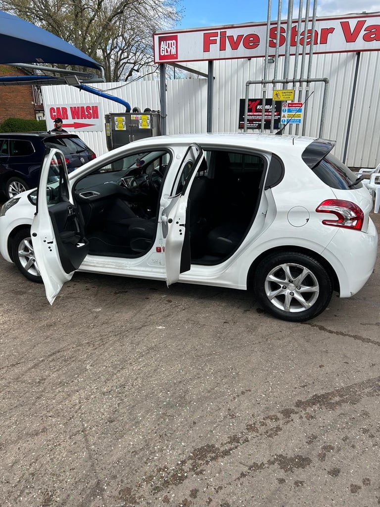 Peugeot, 208, Hatchback, 2013, Semi-Auto, 1398 (cc), 5 doors