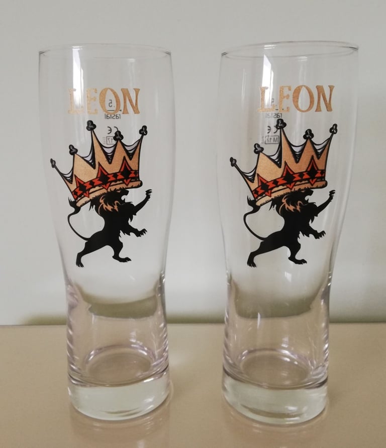 Assortment of 15 pint glasses