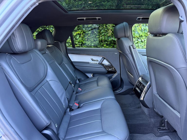 2023 Land Rover Range Rover Sport 3.0 D300 MHEV Dynamic SE SUV 5dr Diesel Auto 4WD Euro 6 (s/s) (...