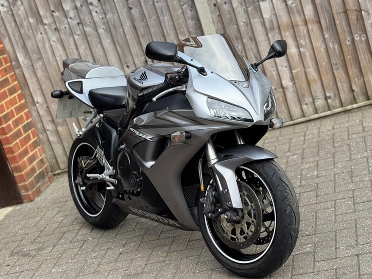 HONDA CBR 1000 RR FIREBLADE 2006 (56) SUPER SPORT + VERY CLEAN EXAMPLE 