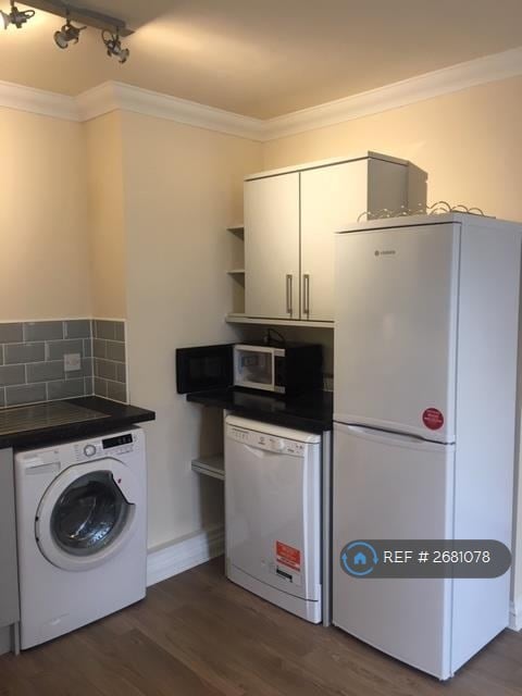 1 bedroom flat in Didsbury, Manchester, M20 (1 bed) (#2681078)