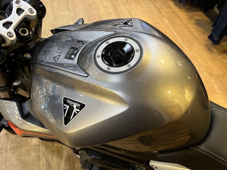 2024 Triumph Street Triple 765 RS STANDARD COLOUR Petrol silver 6 Speed