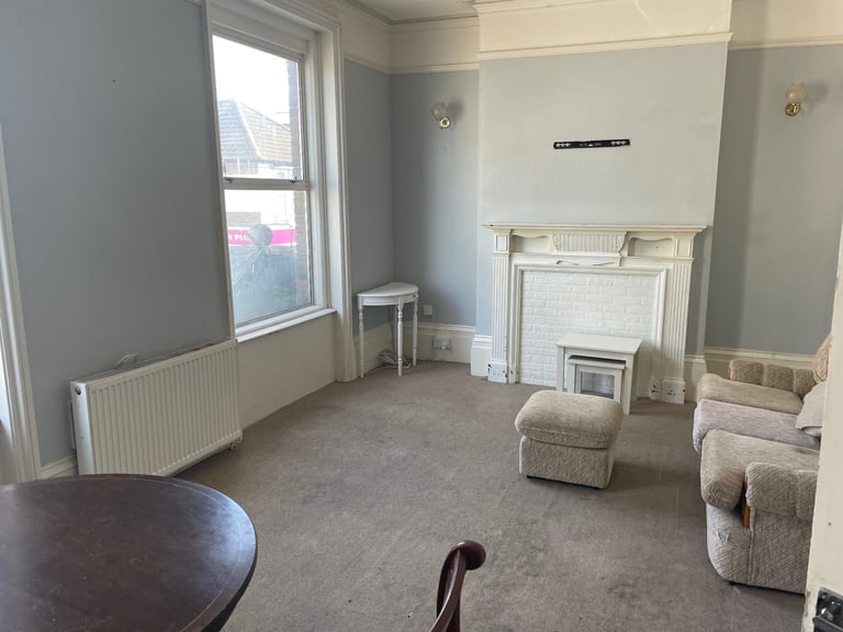 3 bedroom at hernebay sea front 