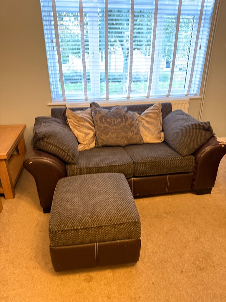 image for 2x sofa’s and 1 arm chair 