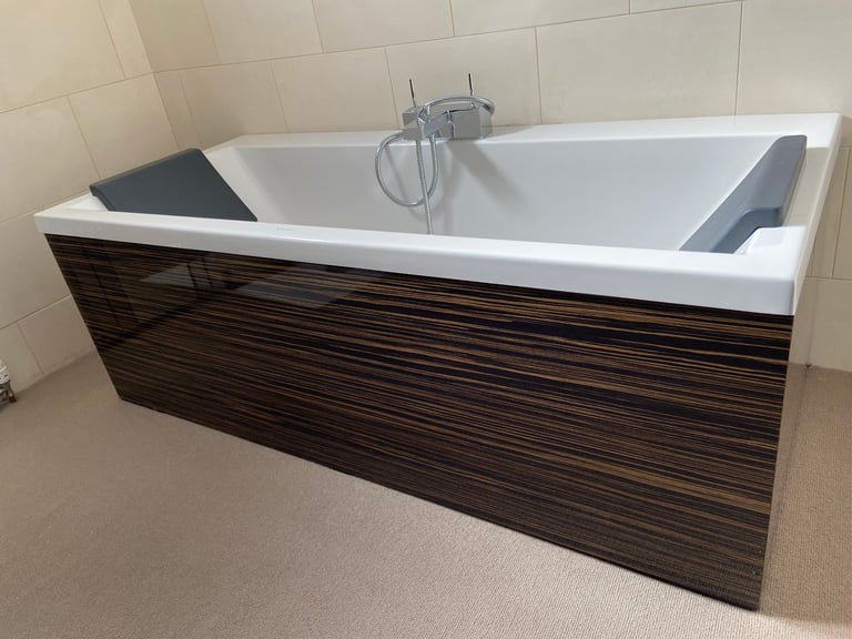 £250 0N0 DURAVIT DOUBLE ENDED BATH AND DOUBLE SINK CABINET SET SECOND HAND