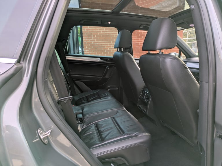 2016 Volkswagen Touareg 3.0 V6 TDI BlueMotion Tech 262 R-Line 5dr Tip Auto ESTATE Diesel Automatic