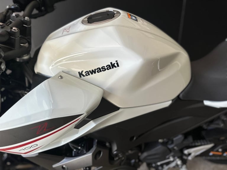 STUNNING ONE OWNER 2024/24 KAWASAKI Z400 MOTORCYCLE 