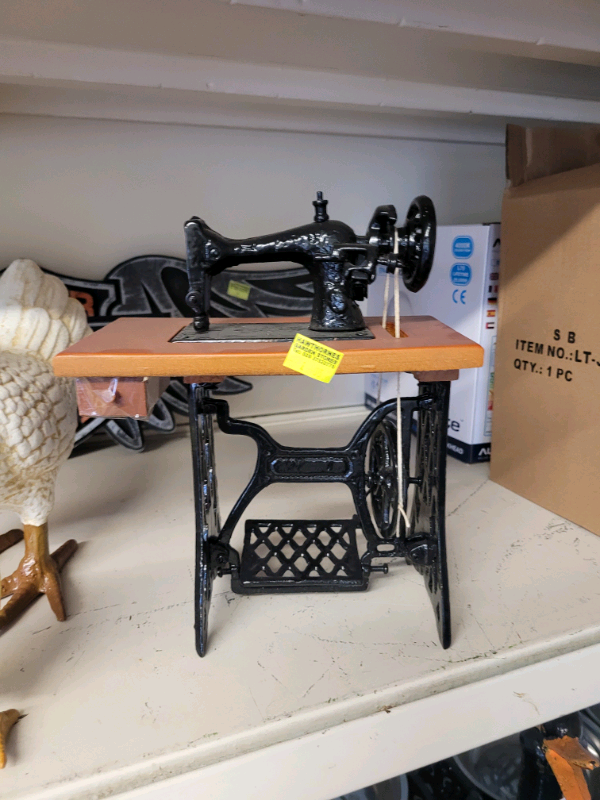 Cast iron sewing machine chicken family kettles tractor scale ornament in Armagh, County