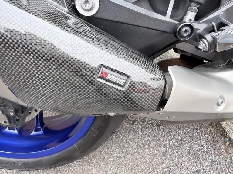 YAMAHA YZF R1 16