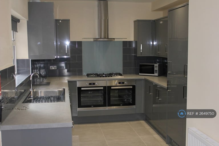 5 bedroom house in Deramore Street, Manchester, M14 (5 bed) (#2649750)