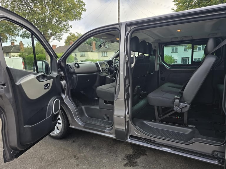Renault Trafic LL29 ENERGY dCi 145 Sport Nav 9 Seat LWB Minibus DIESEL 2016/16