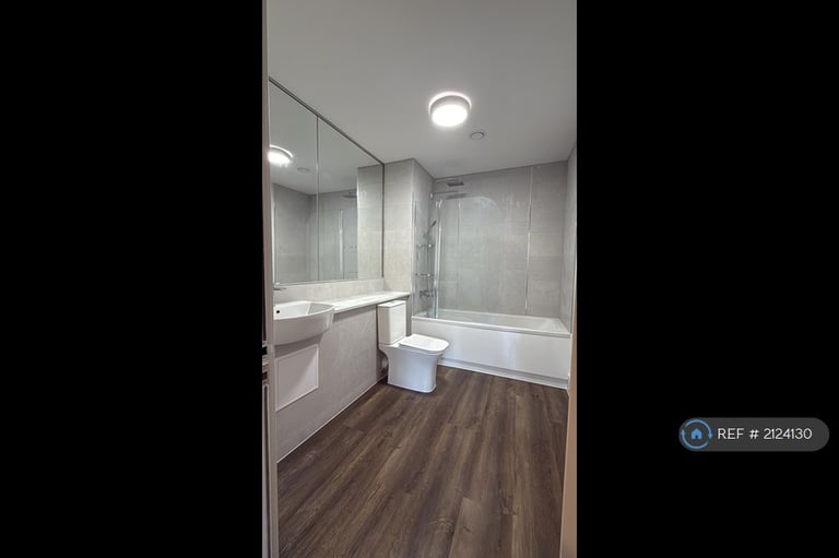 2 bedroom flat in Luton Road, Chatham, ME4 (2 bed) (#2124130)