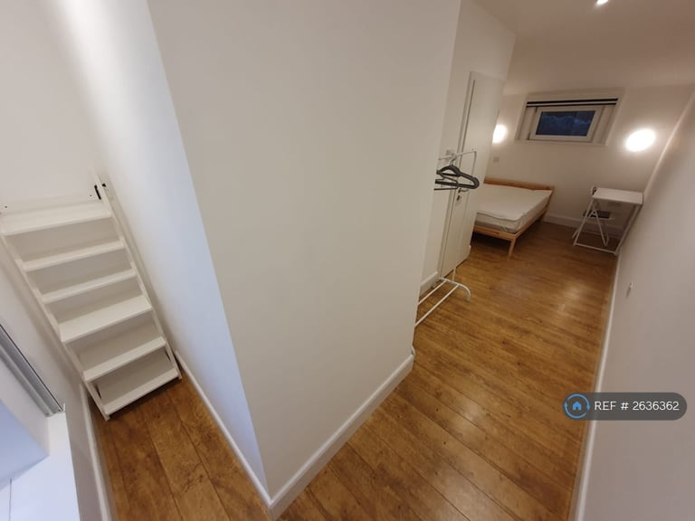 1 bedroom in Knaphill, Woking, GU21 (#2636362)