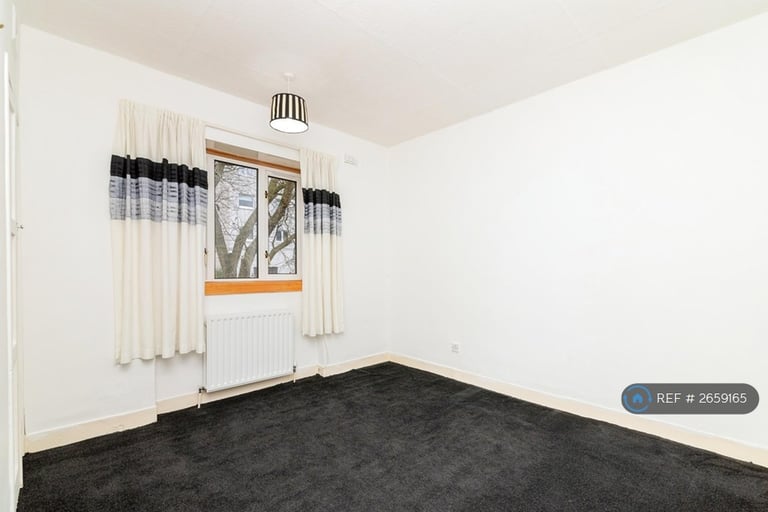 3 bedroom flat in Fieldhead Drive, Glasgow, G43 (3 bed) (#2659165)
