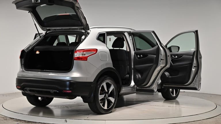 2015 Nissan Qashqai 1.6 dCi n-tec+ XTRON 2WD Euro 6 (s/s) 5dr HATCHBACK Diesel Automatic
