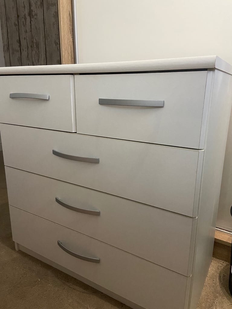 image for Chest of drawers *FREE*