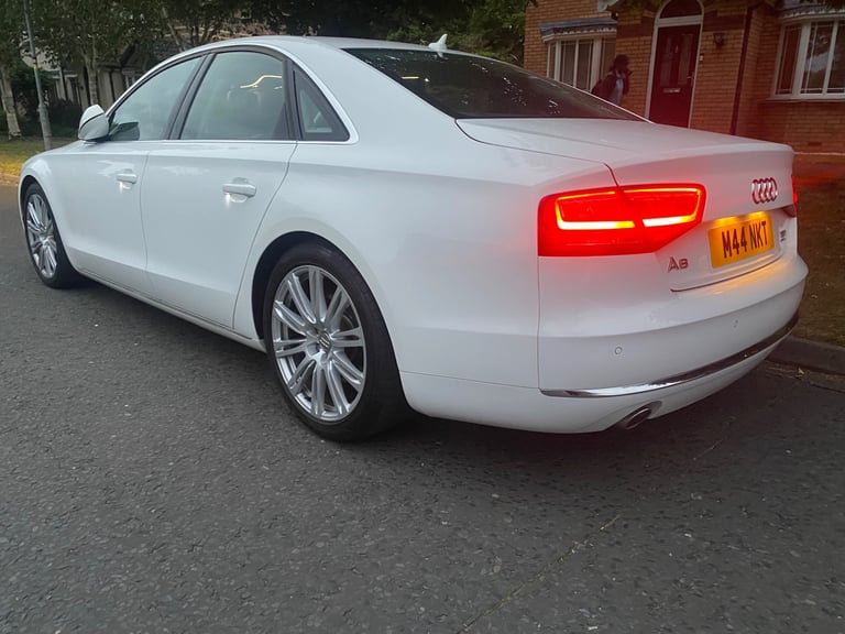 2011 Audi A8 3.0 TDI Quattro SE TIP Auto - 20'' ALLOY WHEELS - FULLY LOADED - 6 STAMPS SALOON Die...