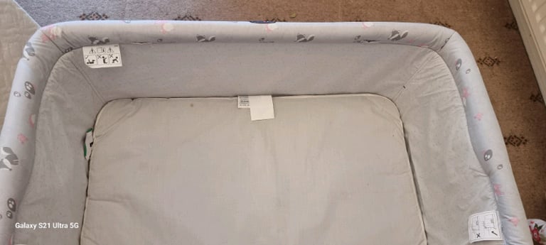 Chicco Next 2 Me Cot and carry case