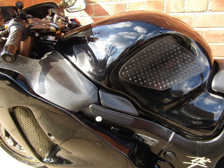SUZUKI GSX1300 HAYABUSA * VERY LOW MILES 11000 *2 FORMER KEEPERS* WOW *