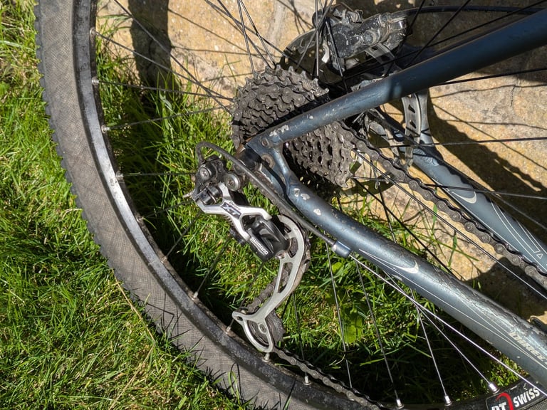 Specialized Rockhopper Pro Mountain Bike – 19" Frame