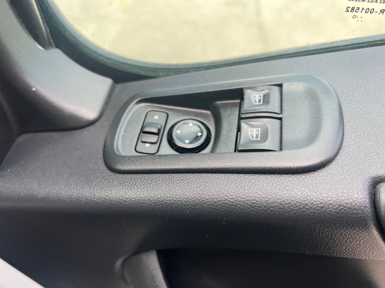 2020 Renault Master MM35dCi 135 Business Medium Roof Van PANEL VAN Diesel Manual