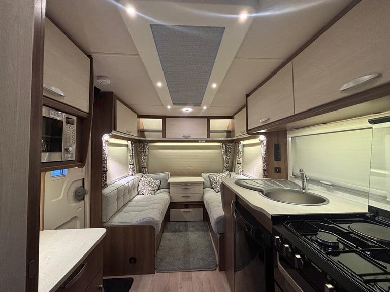 2019 VENUS 570-4, LIGHT WEIGHT FIXED BED, ONE OWNER, MOVER, ............NOW SOLD