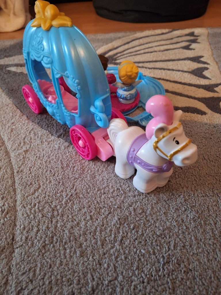 Children's pull a long horse & carriage with 2 little people 