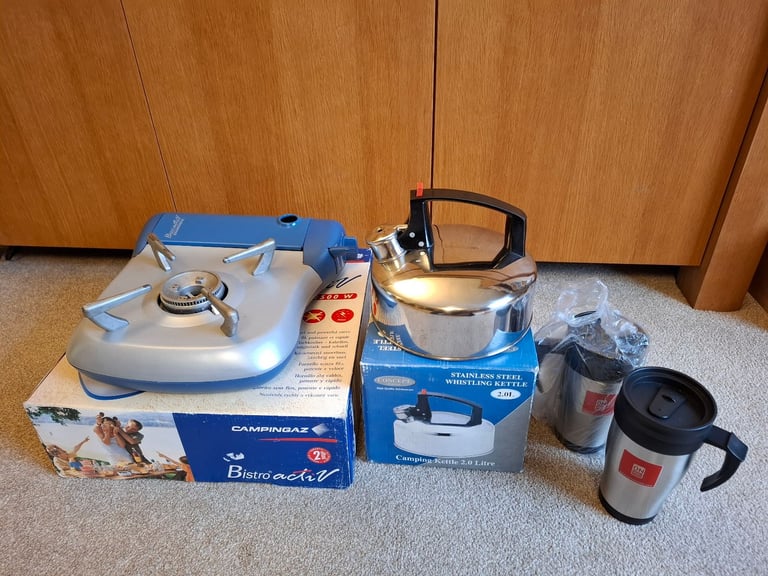 Camping stove (gas) + kettle + mugs